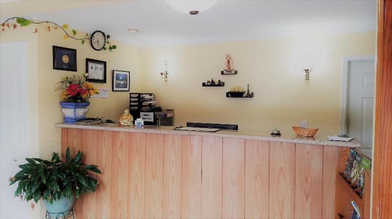 Roadway Inn image