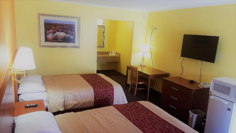 Roadway Inn image 6