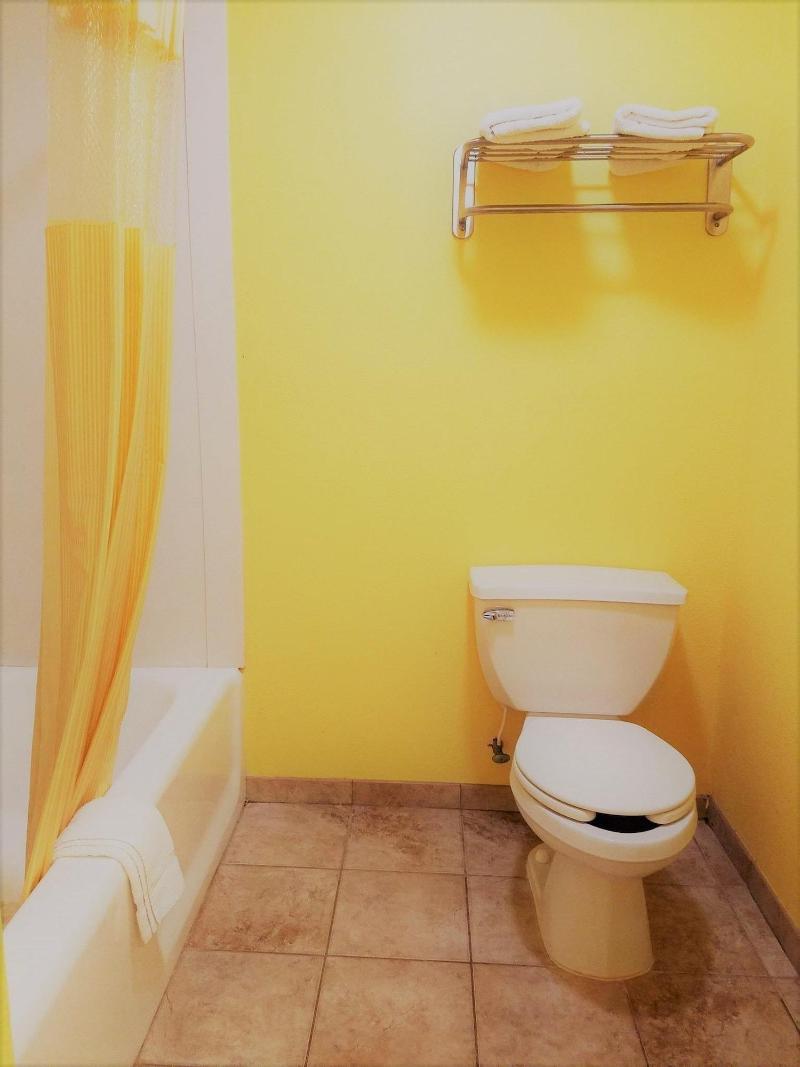 Roadway Inn image 8