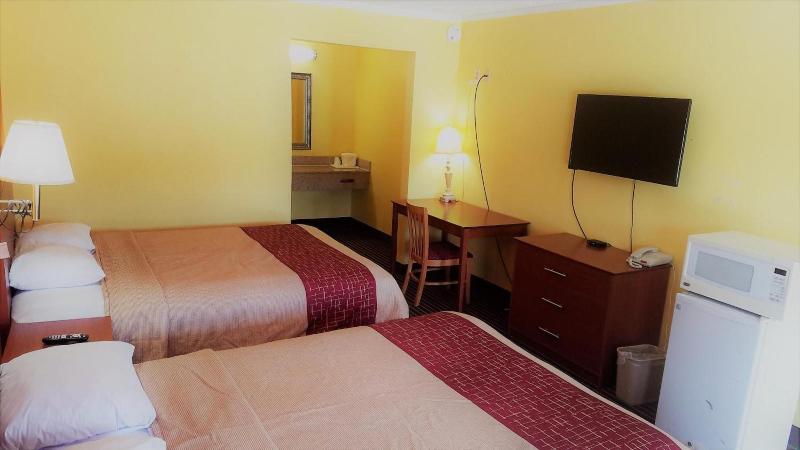Roadway Inn image 1