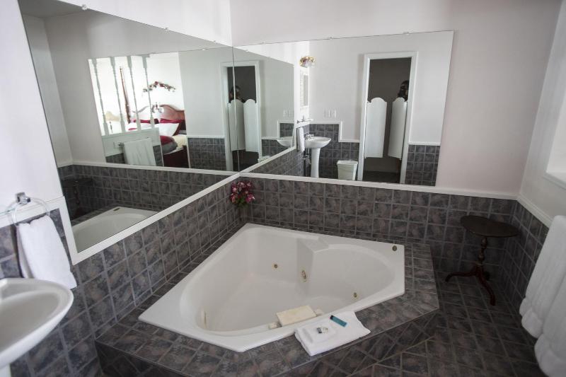 Cottonwood Inn image