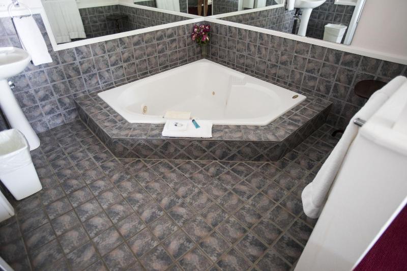 Cottonwood Inn image