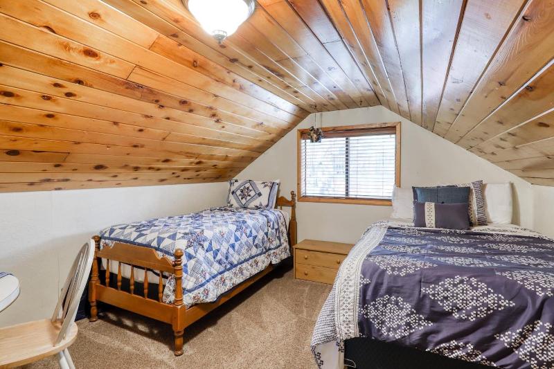 Captain's Cove Motel image