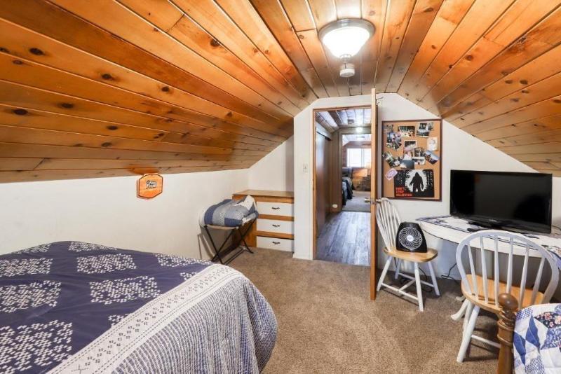 Captain's Cove Motel image
