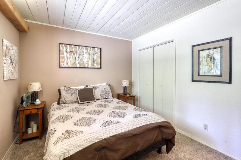 Captain's Cove Motel image