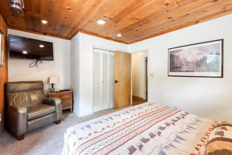 Captain's Cove Motel image