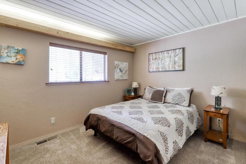 Captain's Cove Motel image
