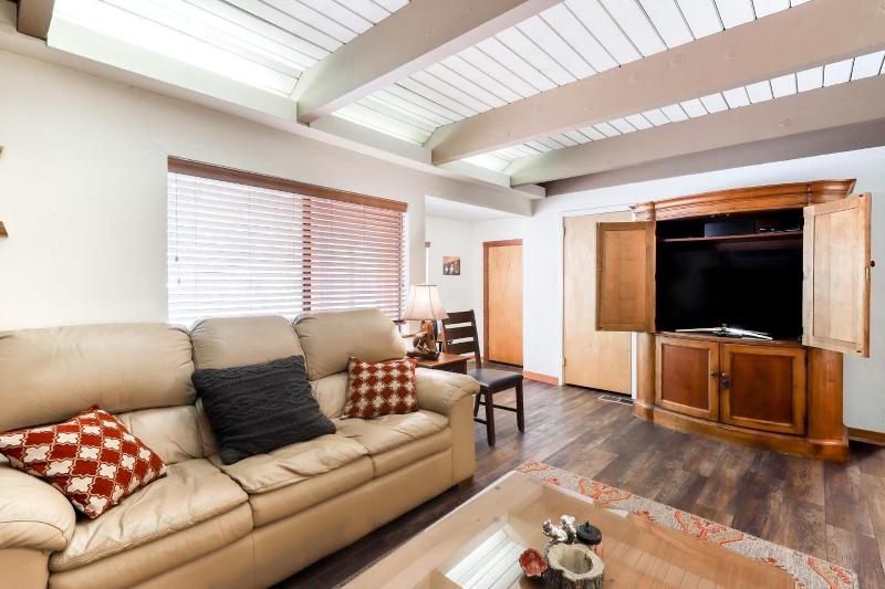 Captain's Cove Motel image