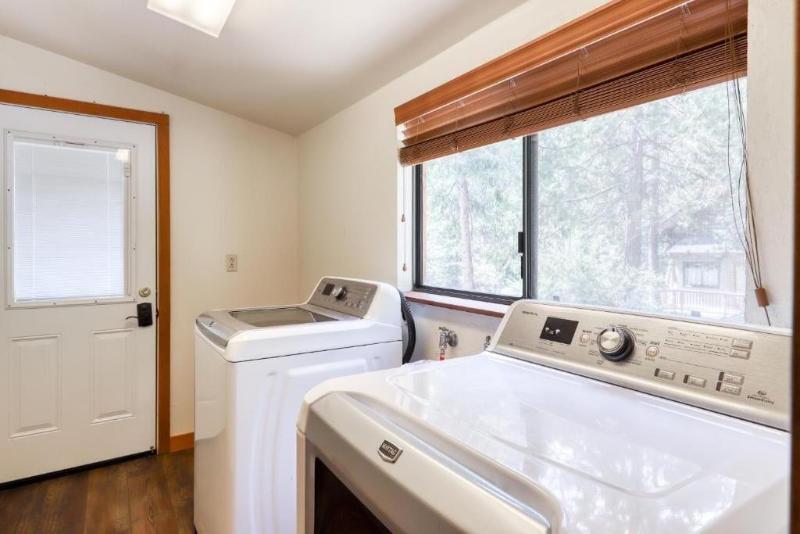 Captain's Cove Motel image