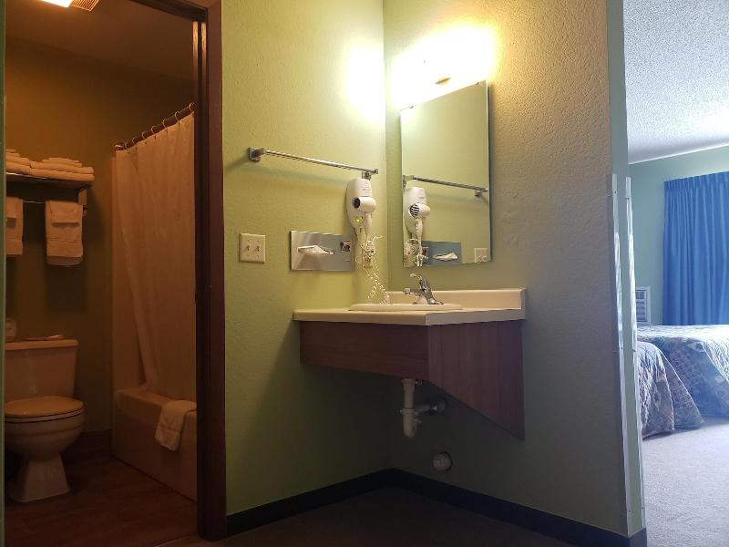 Harbor Lights Lodge image