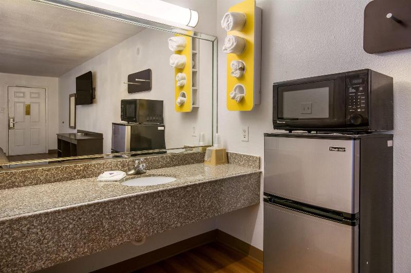 Motel 6 Freeport, TX image