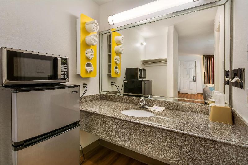 Motel 6 Freeport, TX image