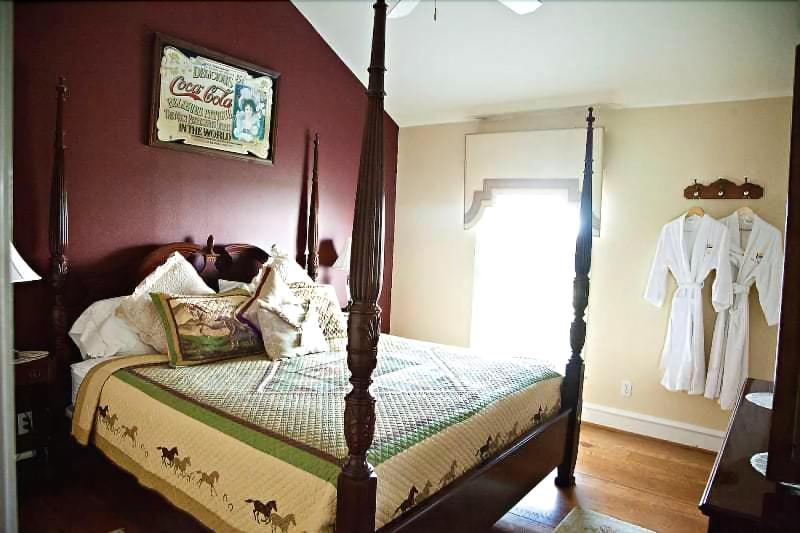 Lillian Farms Bed & Breakfast image
