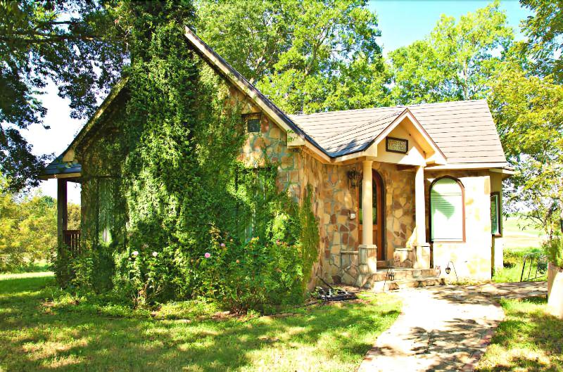 Lillian Farms Bed & Breakfast image