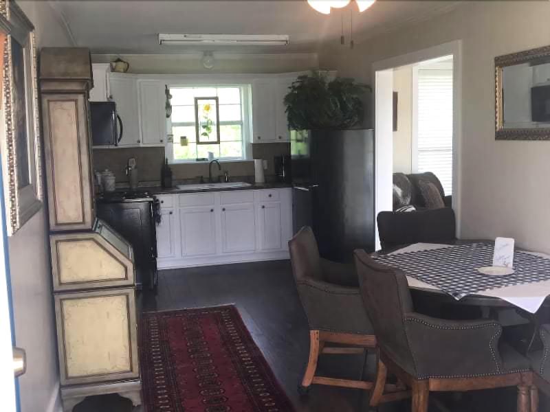 Lillian Farms Bed & Breakfast image