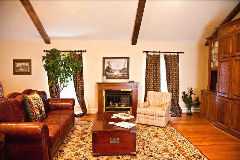 Lillian Farms Bed & Breakfast image