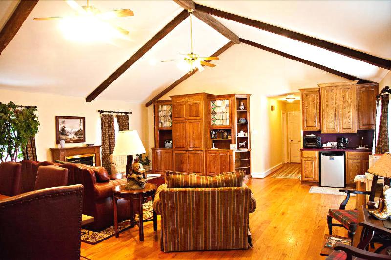 Lillian Farms Bed & Breakfast image