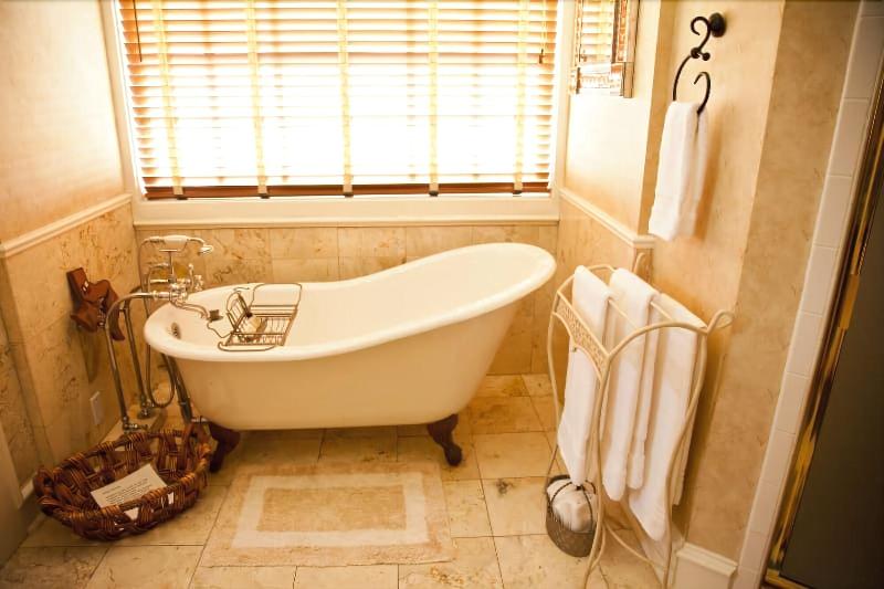 Lillian Farms Bed & Breakfast image