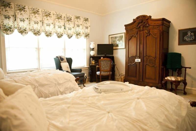 Lillian Farms Bed & Breakfast image