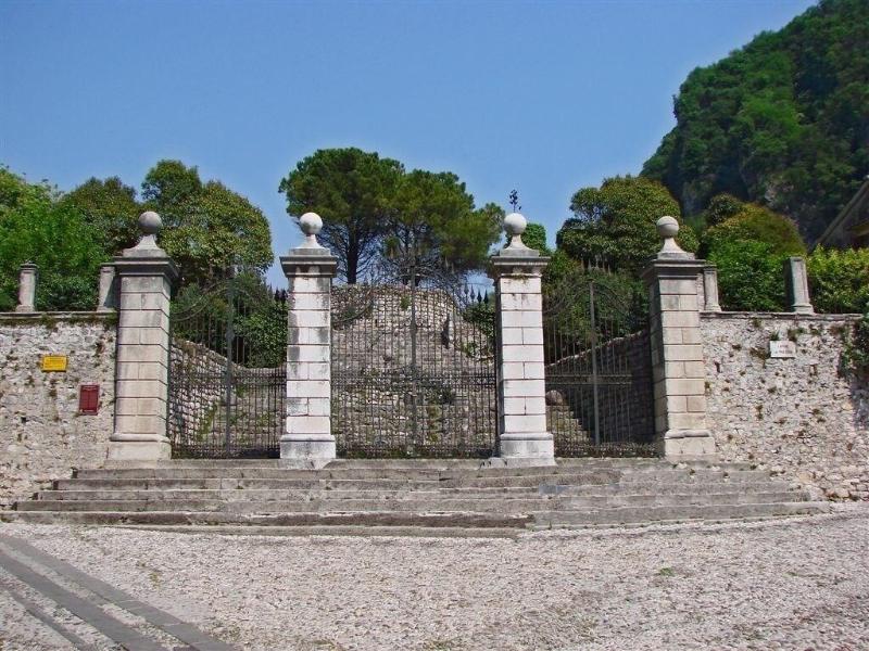 Castrum Di Serravalle image