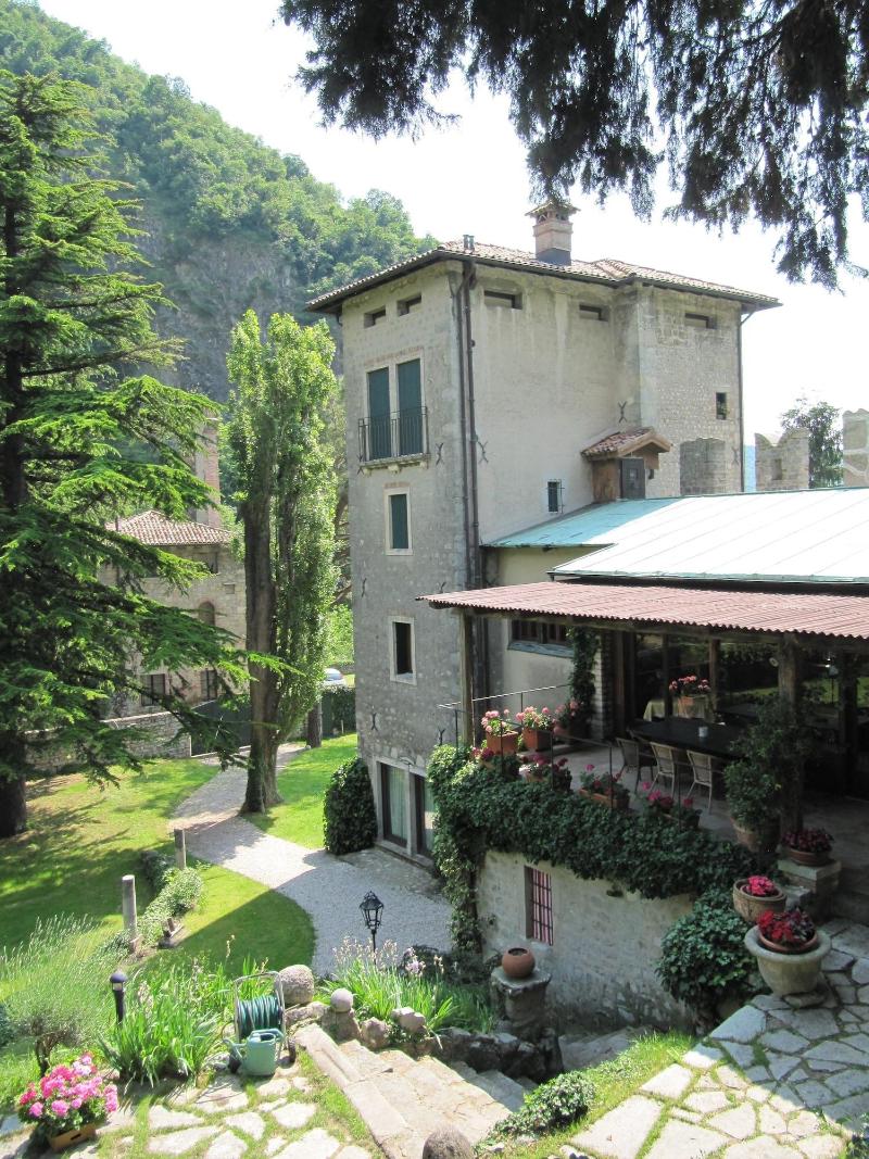 Castrum Di Serravalle image