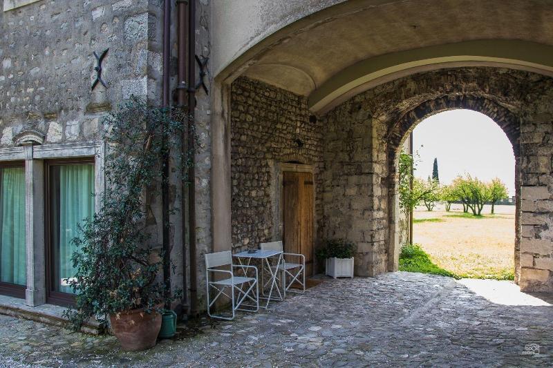 Castrum Di Serravalle image
