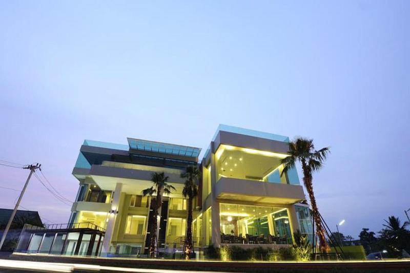 The Beverly Hills image