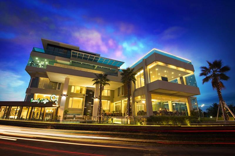 The Beverly Hills image