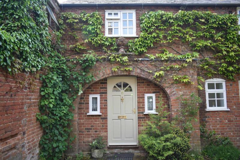 Glendower House Apartments image