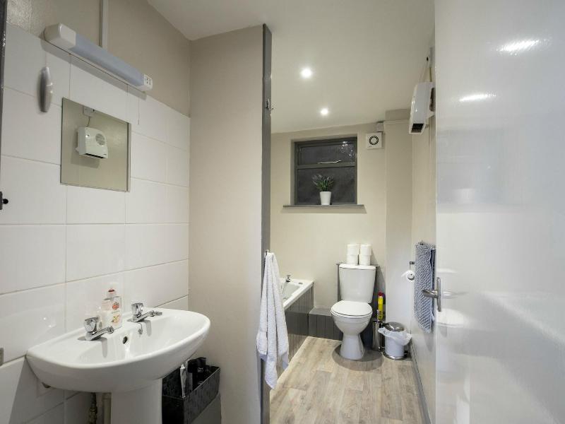 Glendower House Apartments image