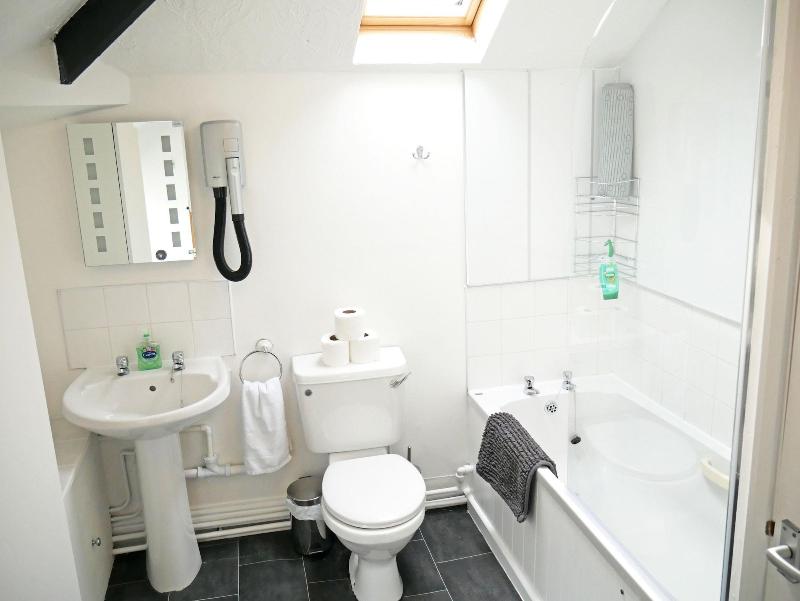 Glendower House Apartments image