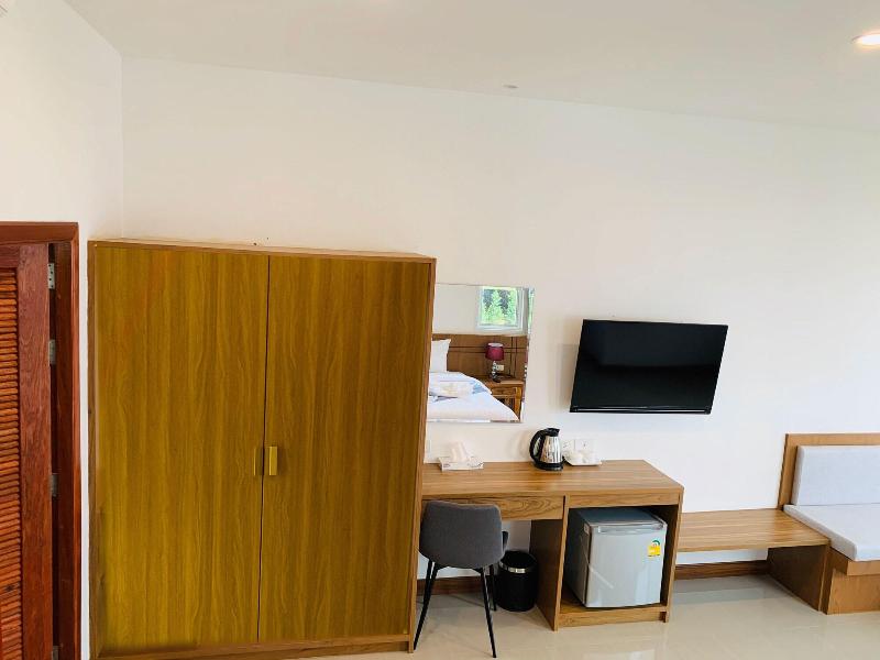 Horizon Beach Resort Koh Jum image
