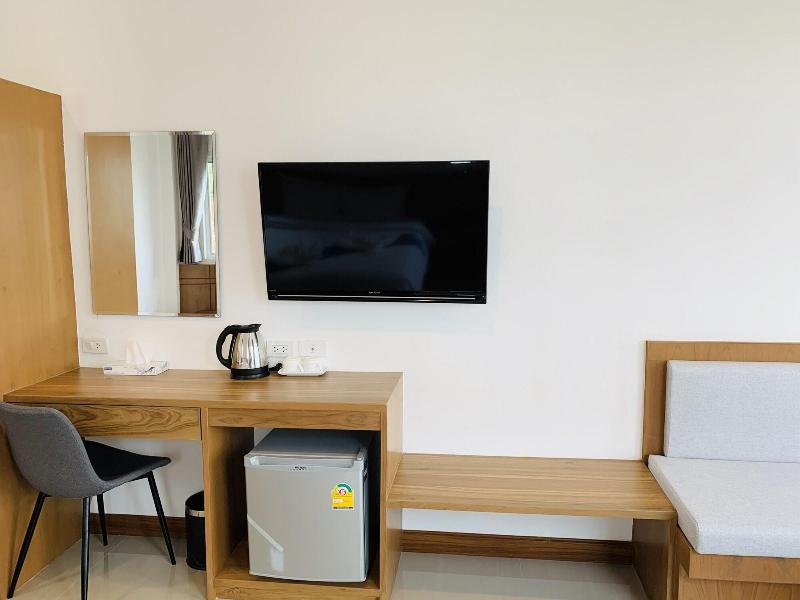 Horizon Beach Resort Koh Jum image