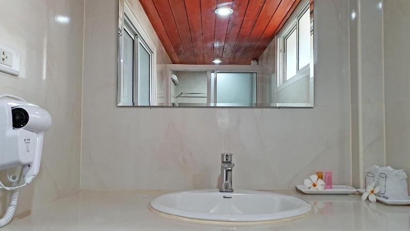 Horizon Beach Resort Koh Jum image