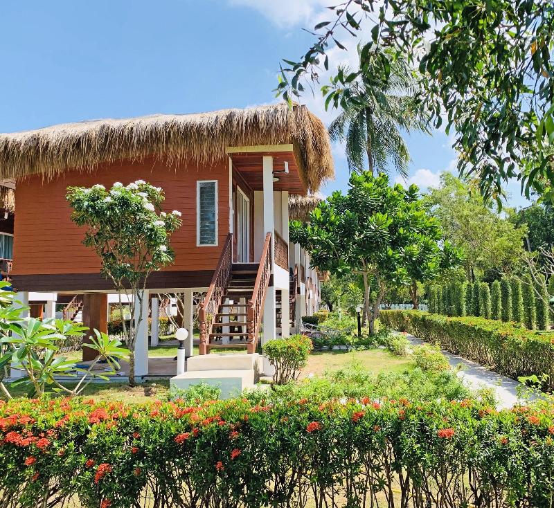 Horizon Beach Resort Koh Jum image