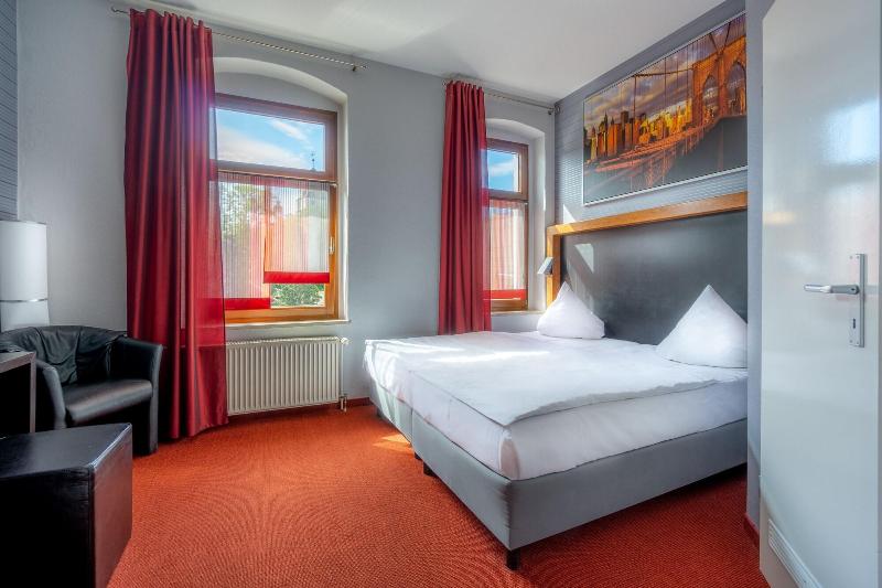 SL'otel - Das StadtHotel image
