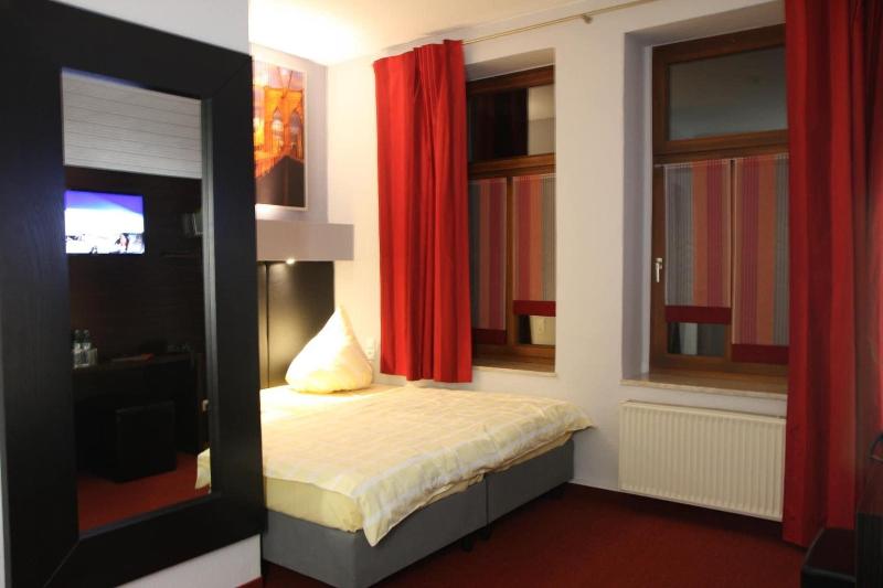SL'otel - Das StadtHotel image