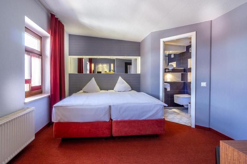 SL'otel - Das StadtHotel image