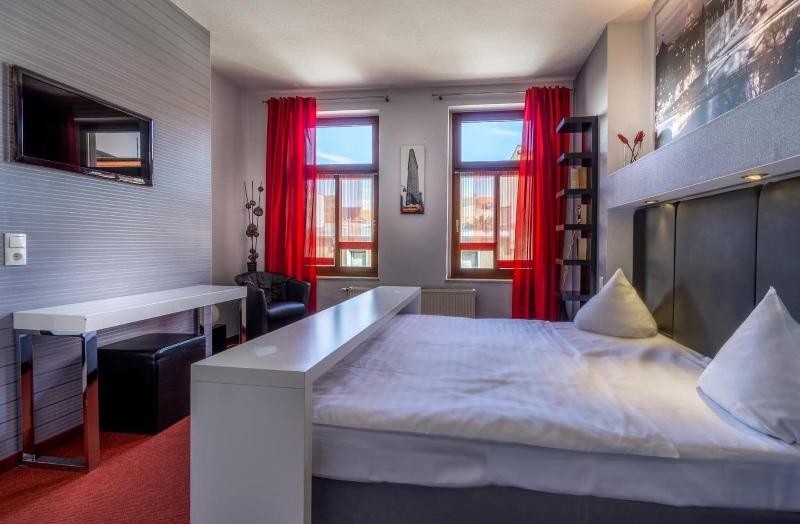 SL'otel - Das StadtHotel image