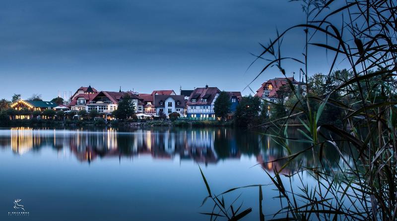 Seehotel Niedernberg - Das Dorf am See image