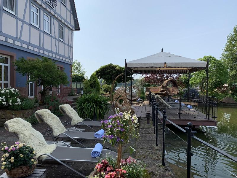 Seehotel Niedernberg - Das Dorf am See image