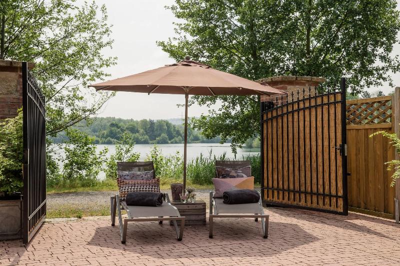Seehotel Niedernberg - Das Dorf am See image