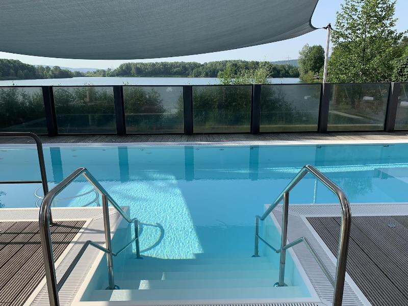Seehotel Niedernberg - Das Dorf am See image