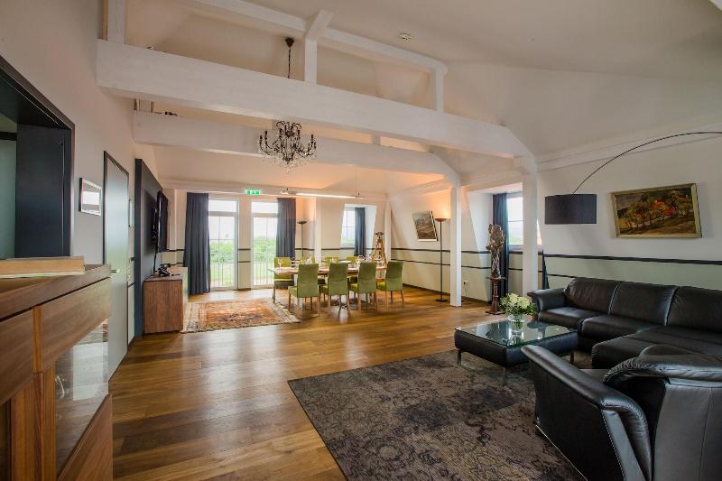 Seehotel Niedernberg - Das Dorf am See image