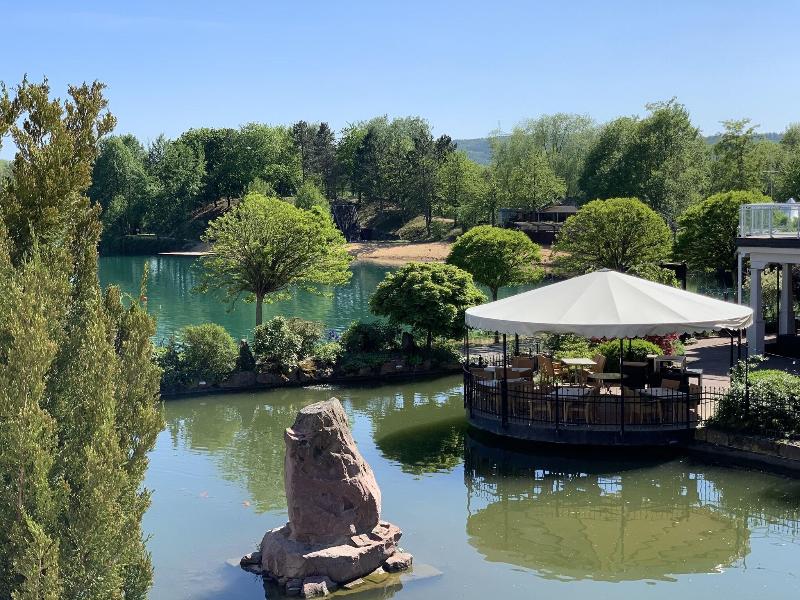 Seehotel Niedernberg - Das Dorf am See image