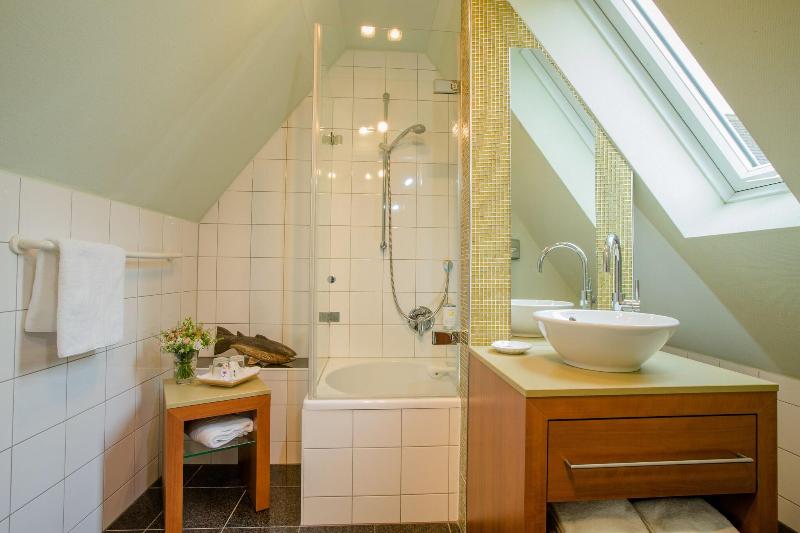 Seehotel Niedernberg - Das Dorf am See image