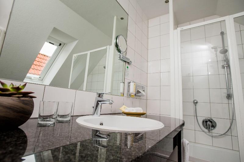 Seehotel Niedernberg - Das Dorf am See image