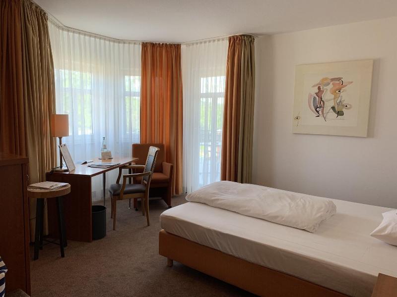 Seehotel Niedernberg - Das Dorf am See image