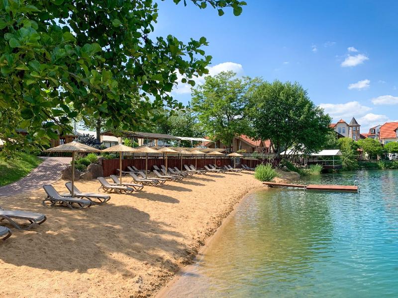 Seehotel Niedernberg - Das Dorf am See image