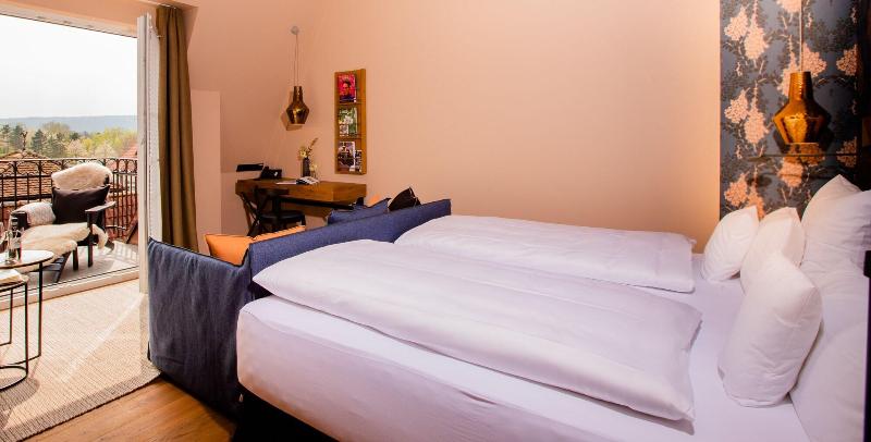 Seehotel Niedernberg - Das Dorf am See image